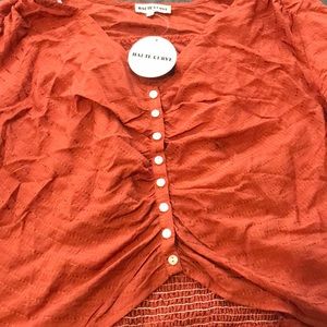 Crop top size :3xl runs small fits a 2x